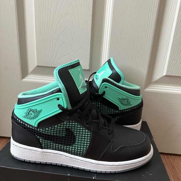 Air Jordan 1 Retro 89 “Green Glow” Sneakers - Picture 2 of 7